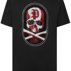 Футболка с нашивкой Skull&Bones Футболка с нашивкой Skull&Bones