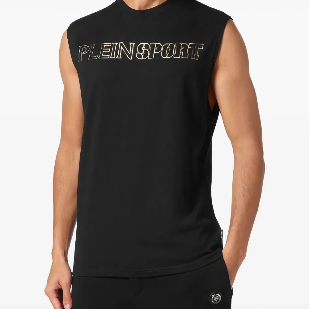 топ с круглым вырезом и принтом