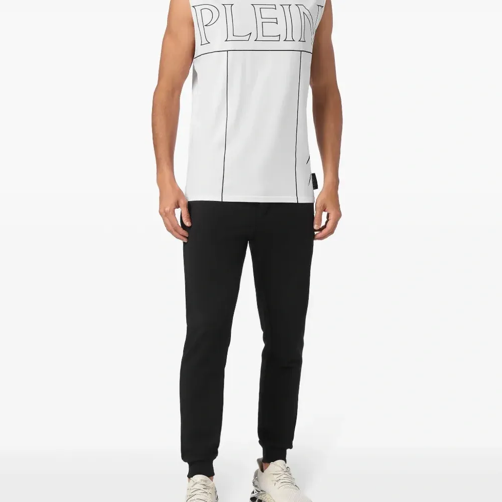 Футболка с логотипом