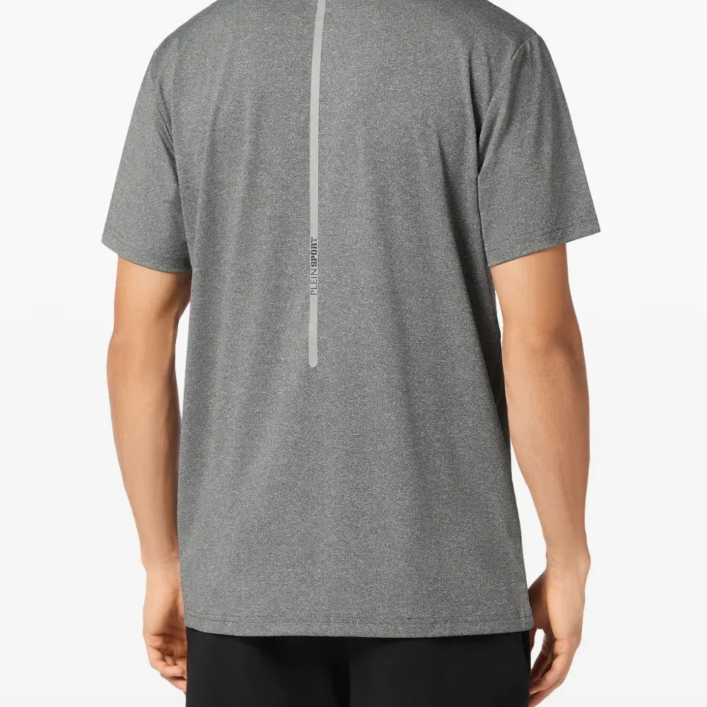 Футболка с круглым вырезом