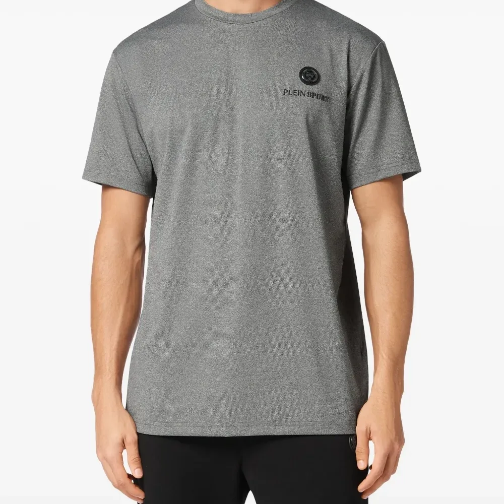 Футболка с круглым вырезом