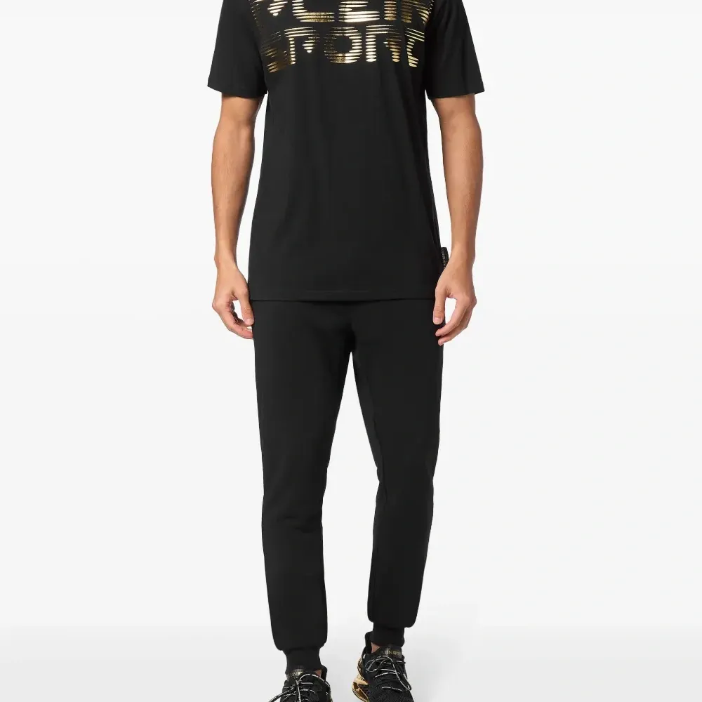 Футболка с логотипом