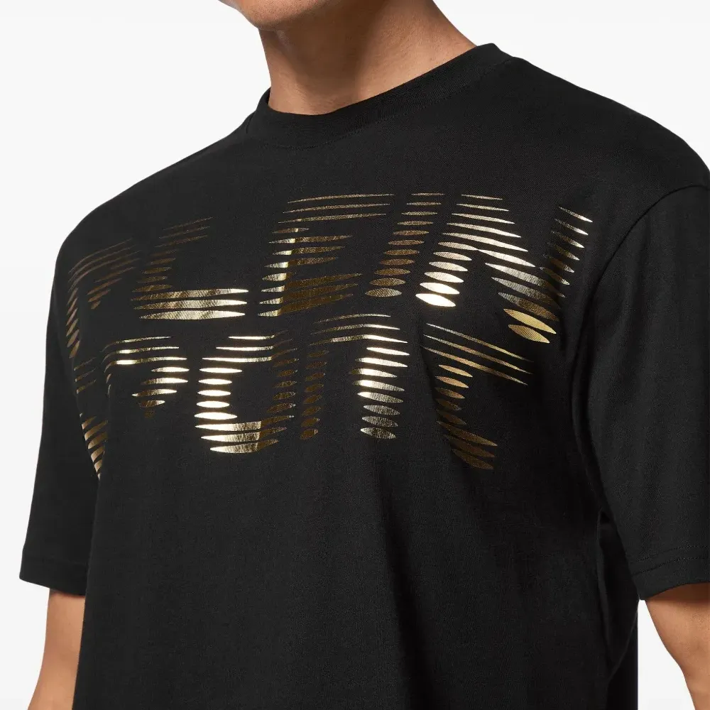 Футболка с логотипом