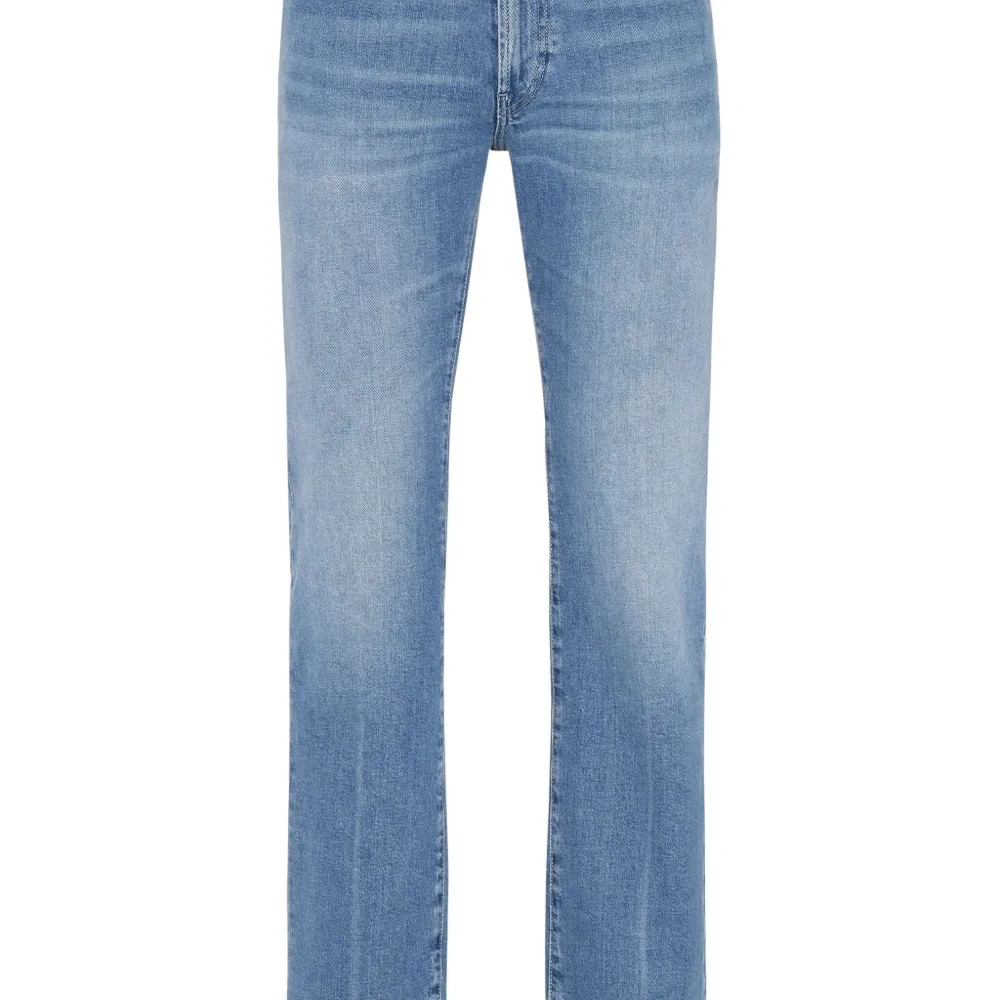 Прямые джинсы с нашивкой-логотипом Прямые джинсы с нашивкой-логотипом