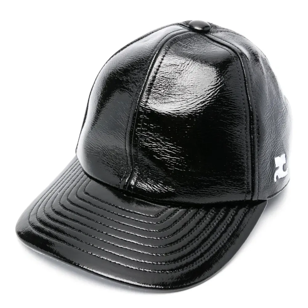 Кепка с вышитым логотипом