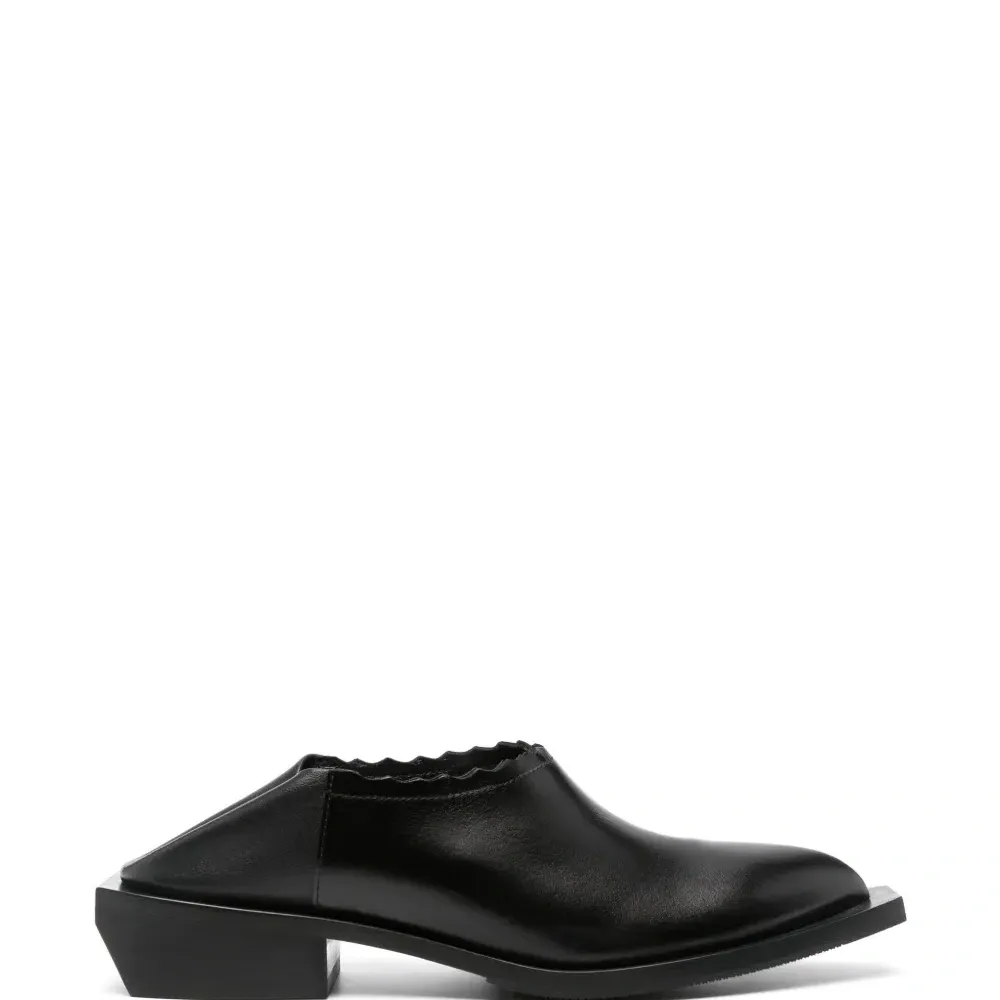 Лоферы на каблуке