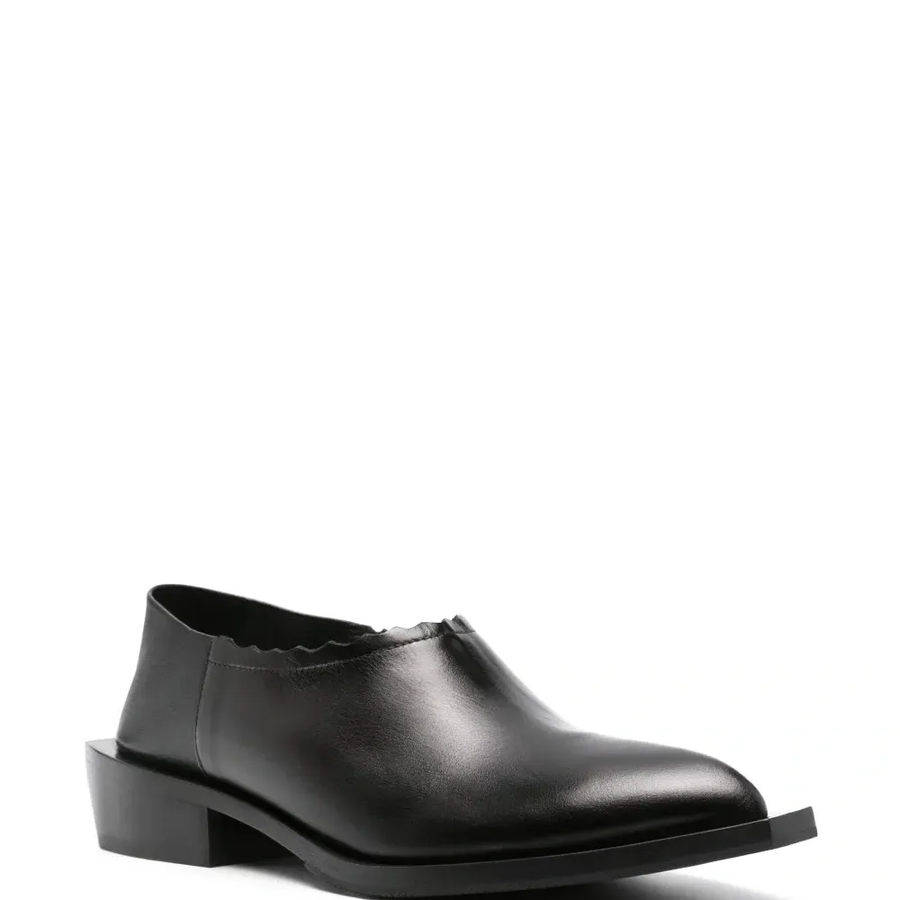 Лоферы на каблуке