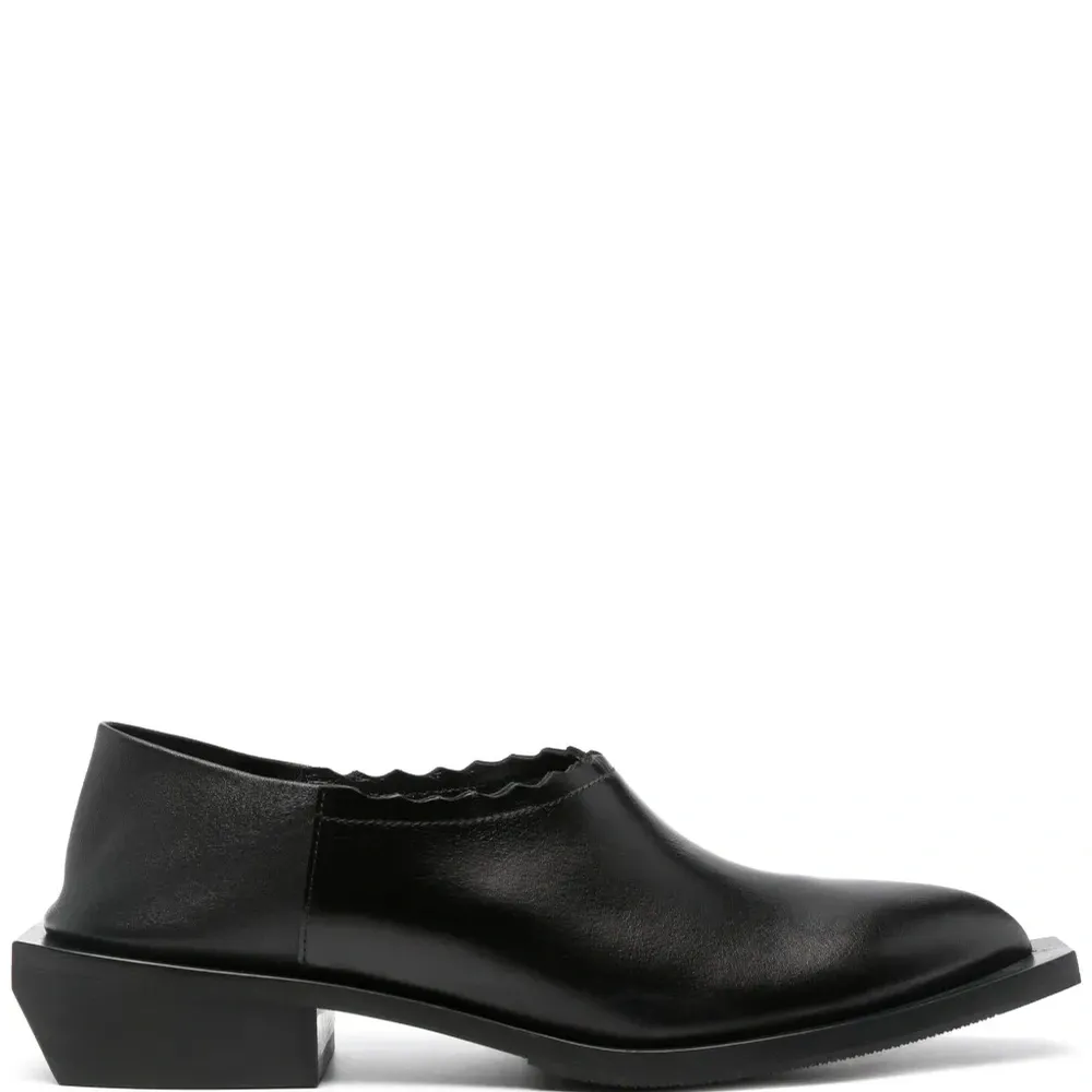 Лоферы на каблуке