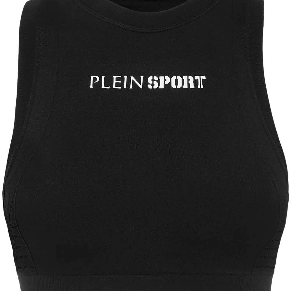 Спортивный топ с логотипом