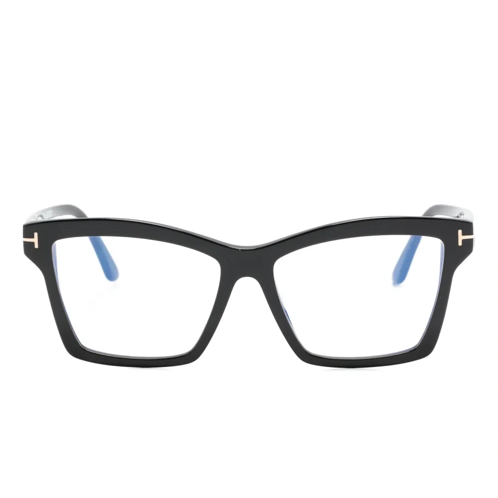 Очки в квадратной оправе