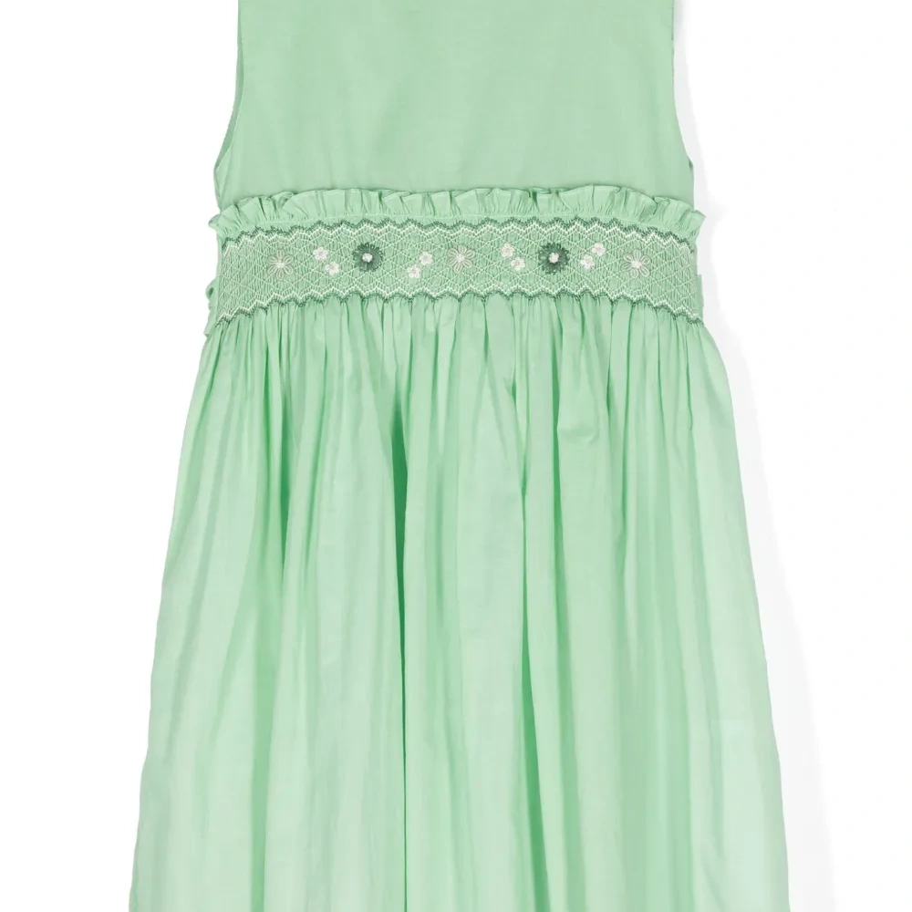 Расклешенное платье с цветочной вышивкой