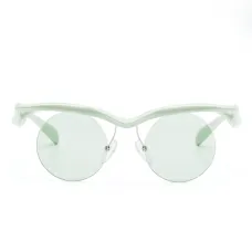 Солнцезащитные очки в круглой оправе