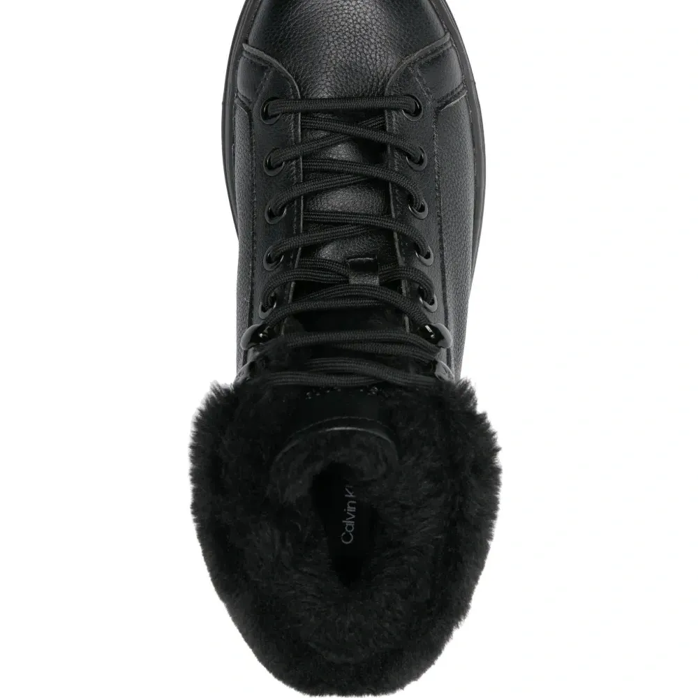 Кожаные кроссовки