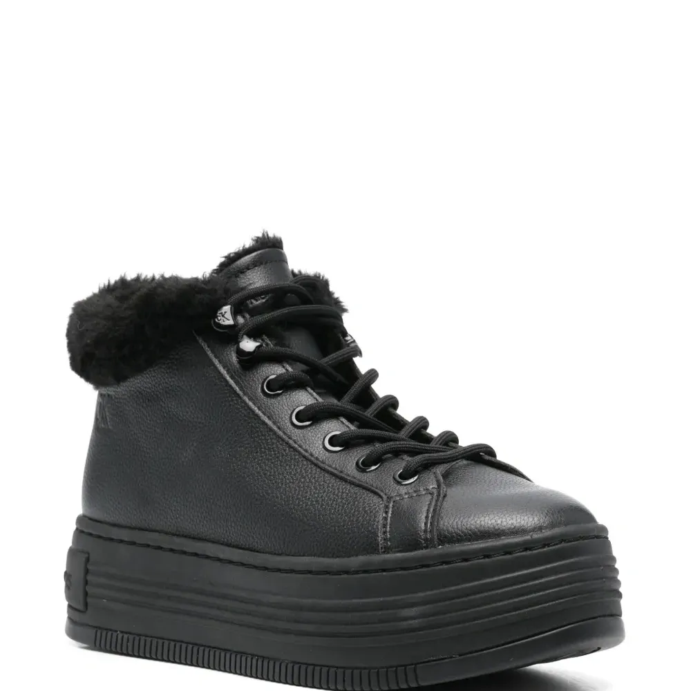 Кожаные кроссовки