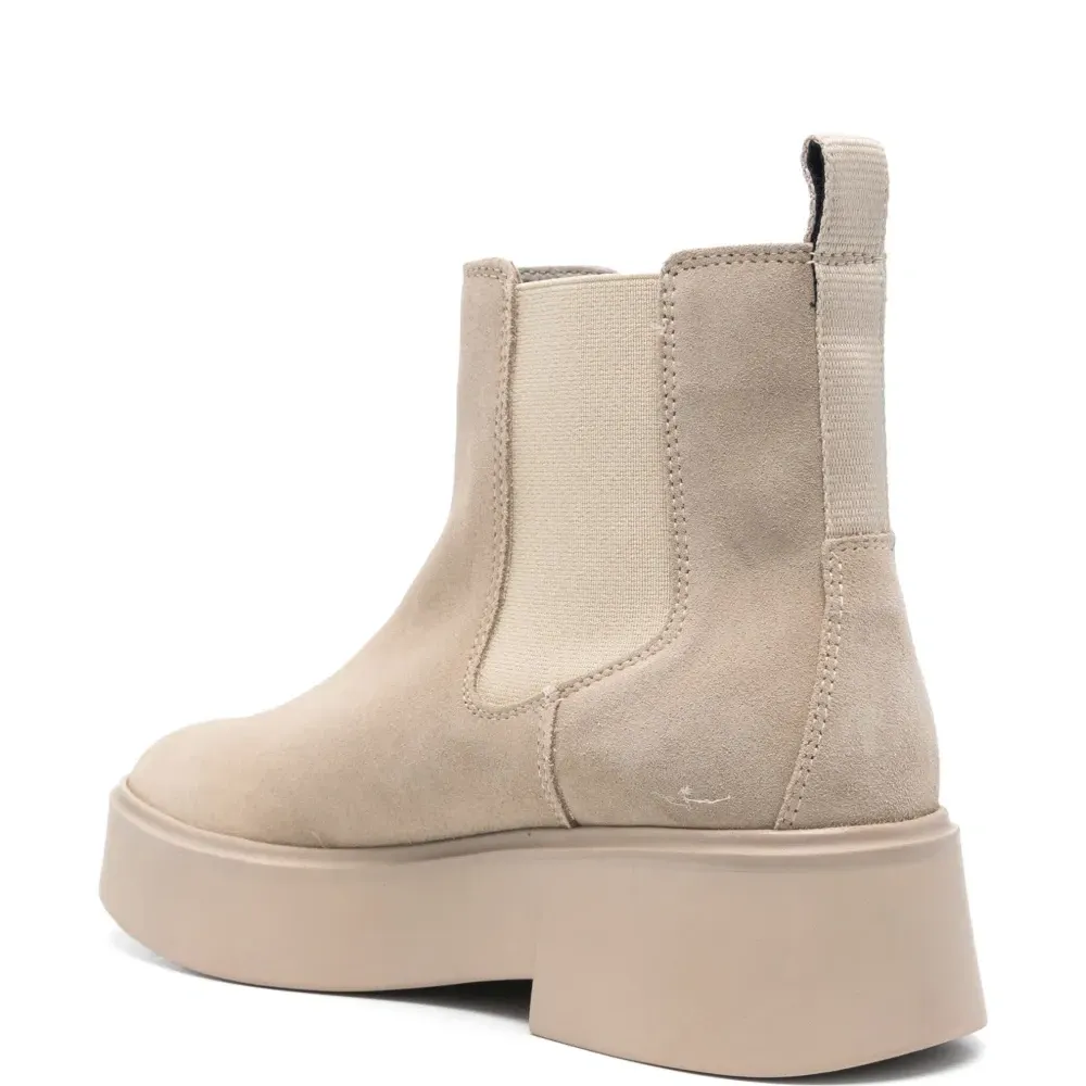 Замшевые ботинки