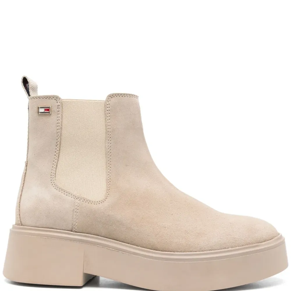 Замшевые ботинки