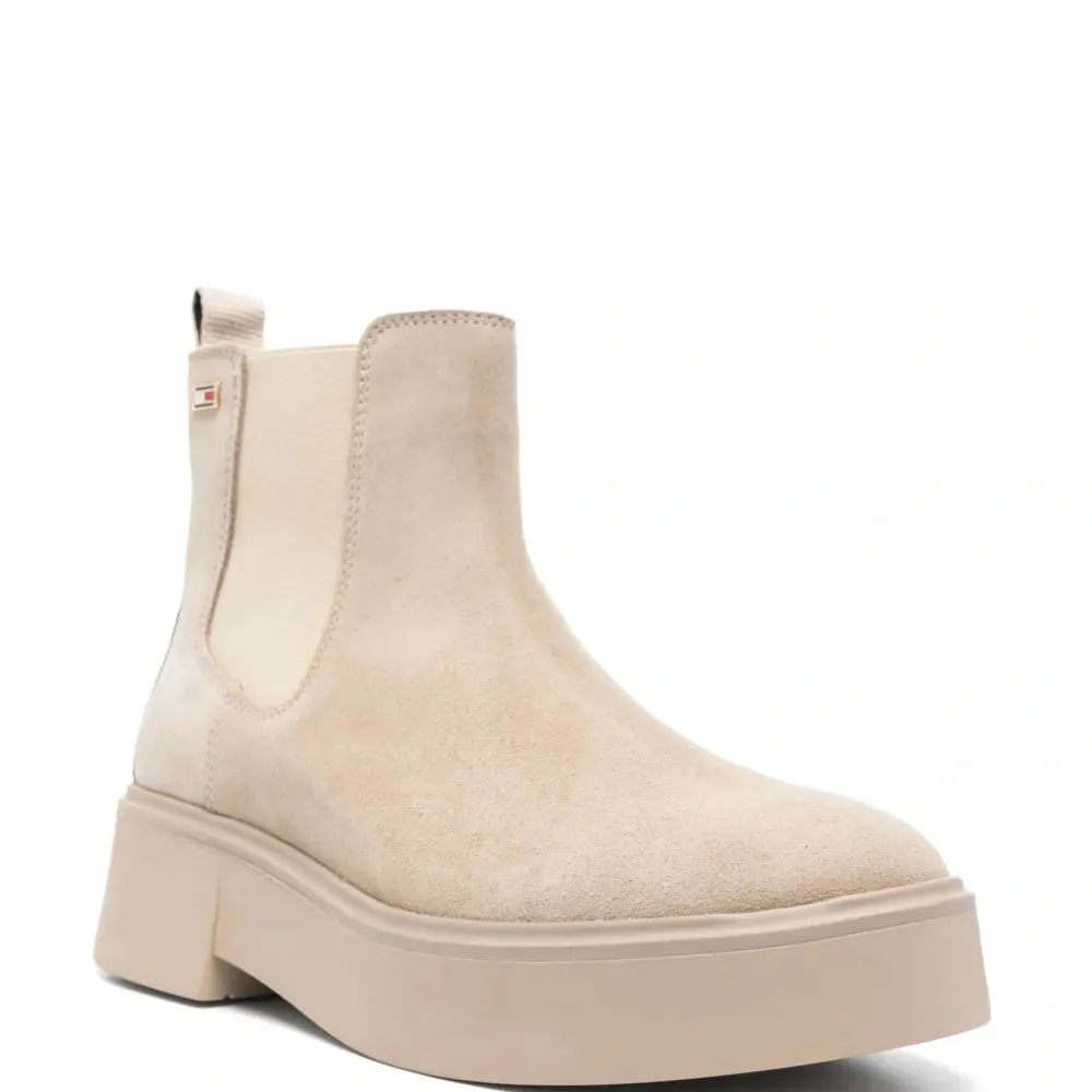 Замшевые ботинки