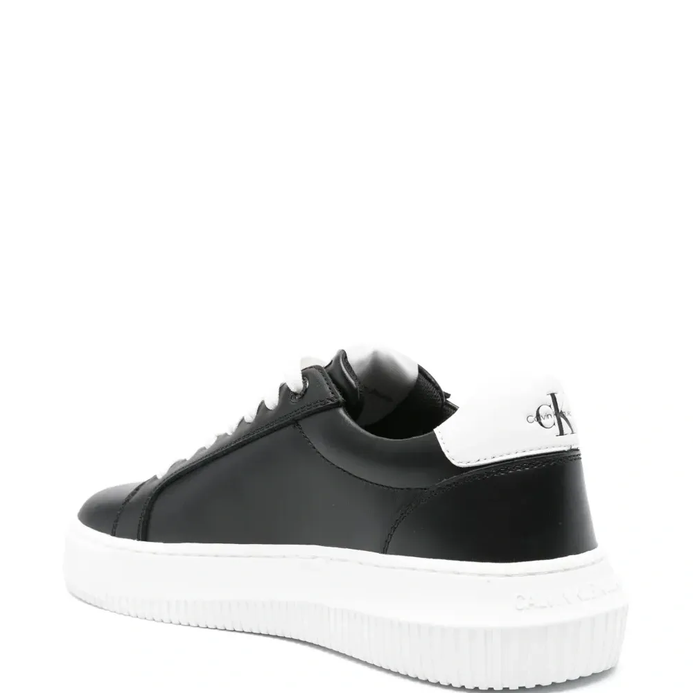 Кроссовки с логотипом