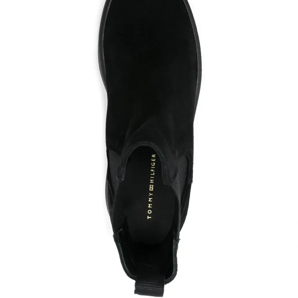 Замшевые ботинки