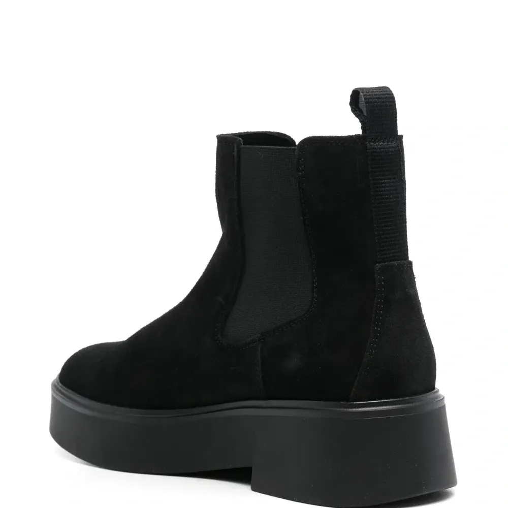 Замшевые ботинки