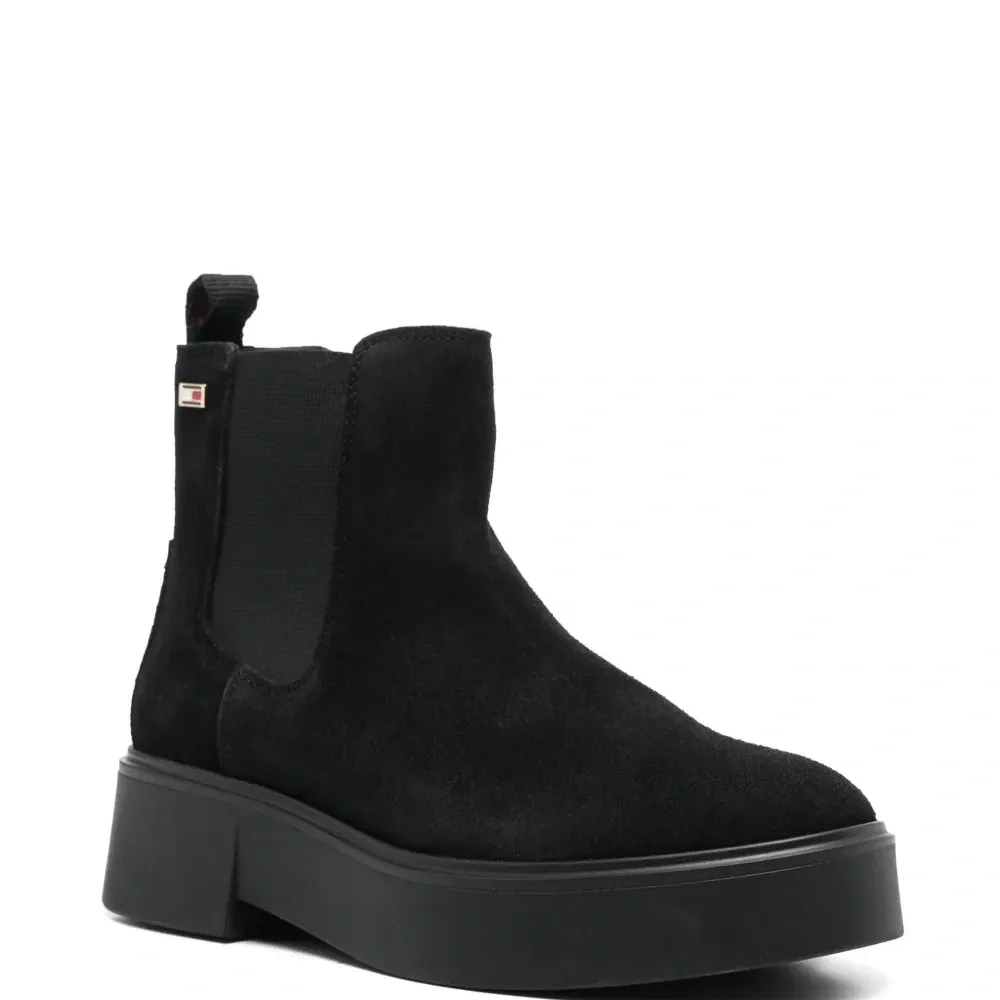 Замшевые ботинки