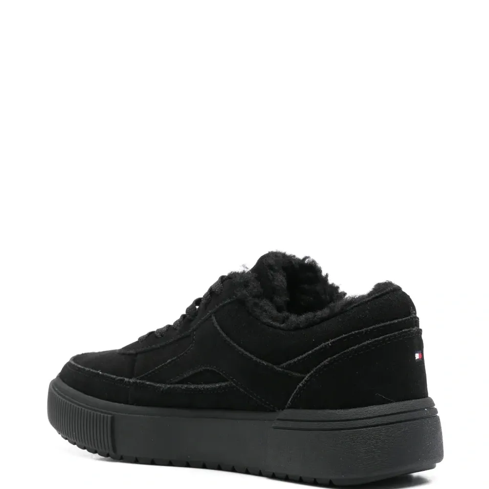 Кроссовки на шнуровке