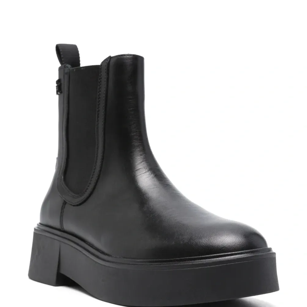 Кожаные ботинки