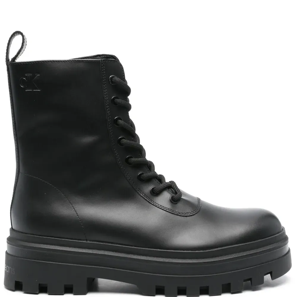 Ботинки на массивной подошве