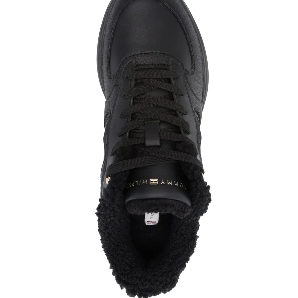 Кроссовки с отделкой из шерпы