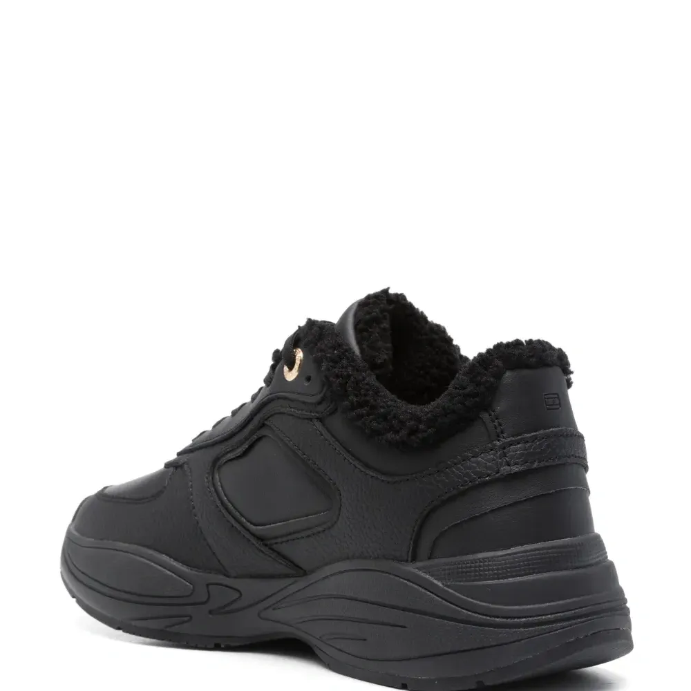 Кроссовки с отделкой из шерпы