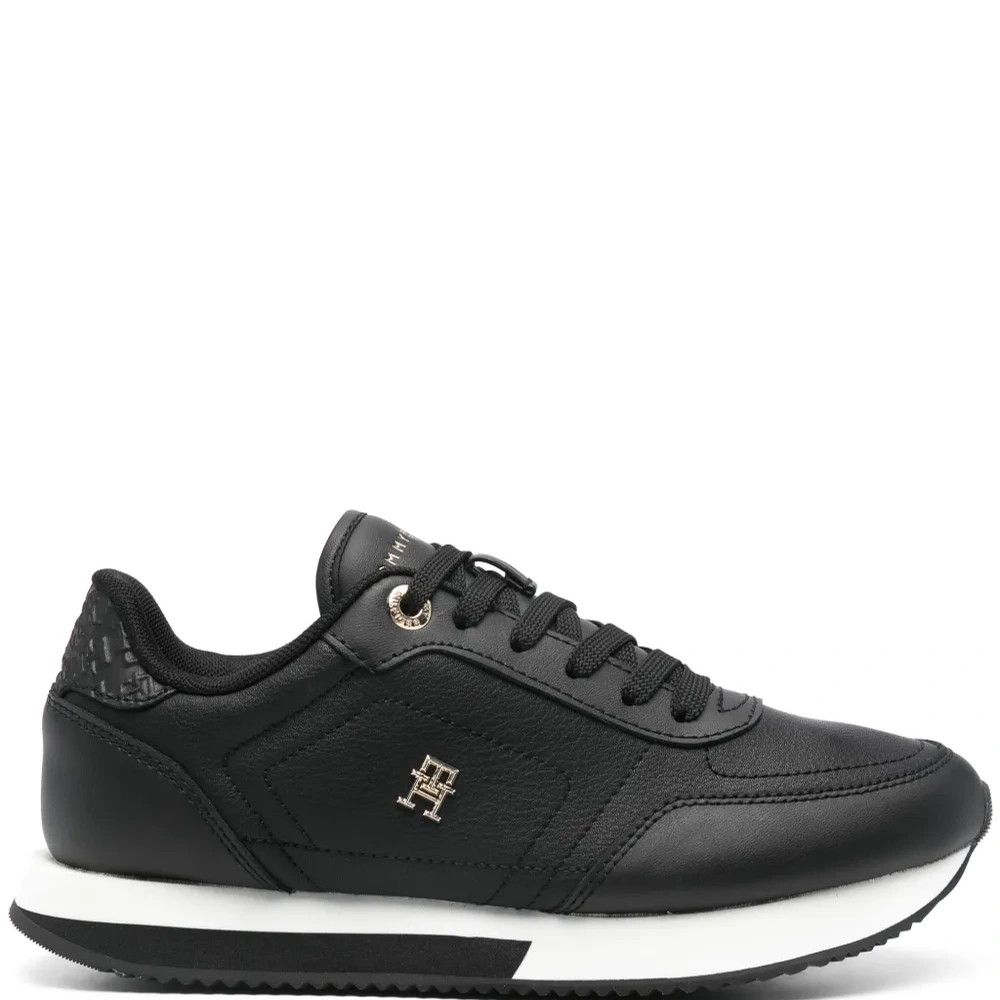 Кроссовки Essential