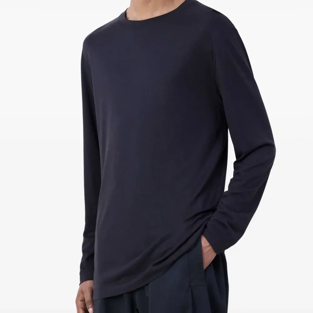 Футболка с длинными рукавами