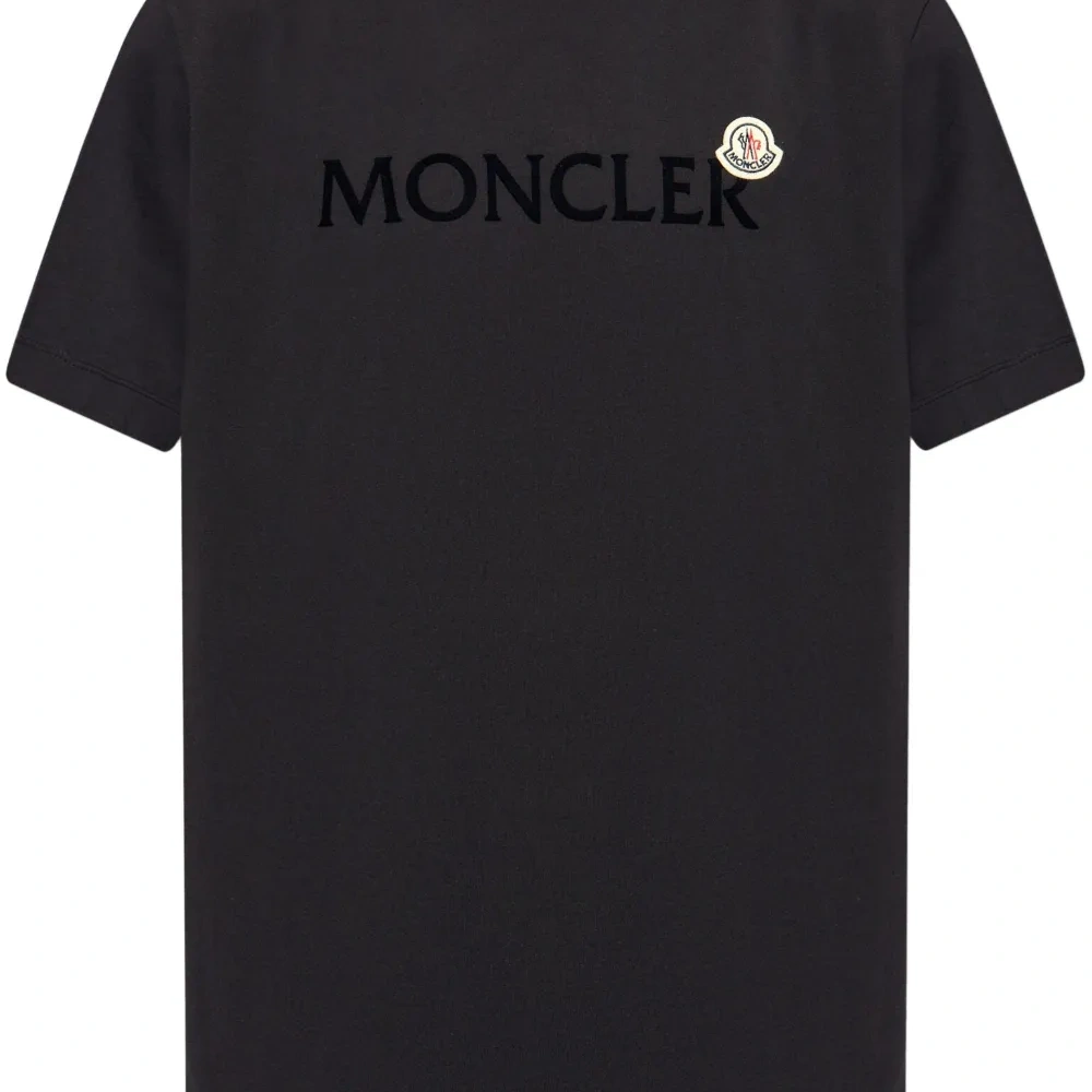 Футболка с фактурным логотипом