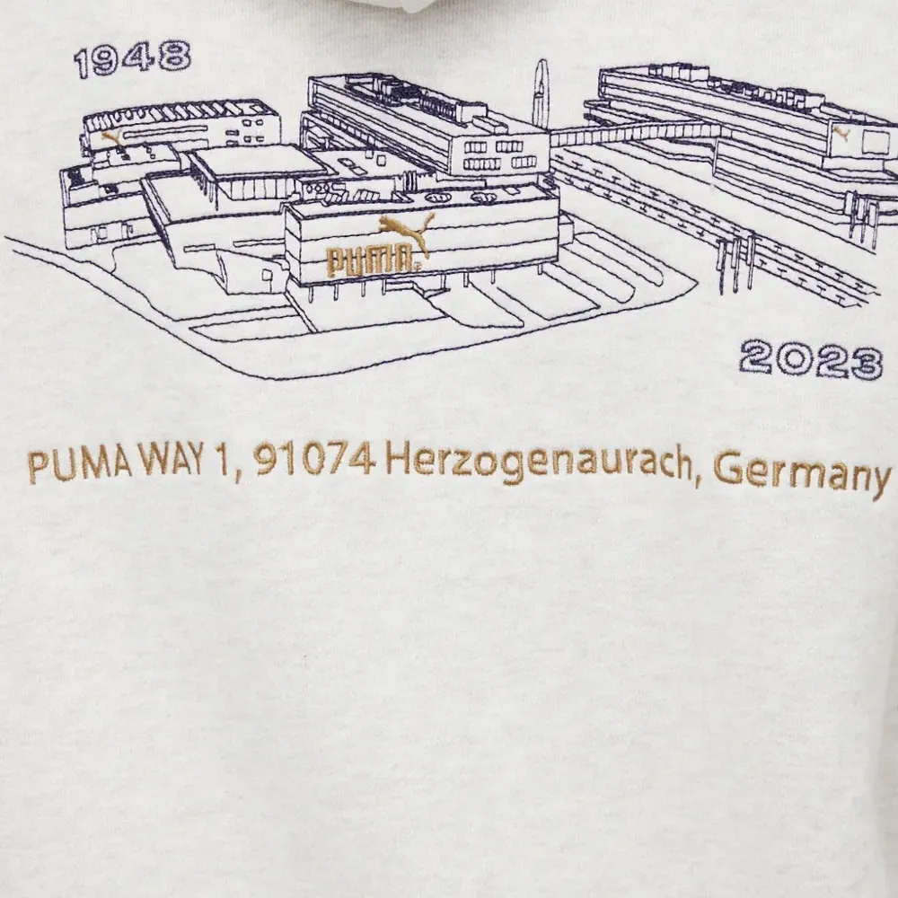 Толстовка с капюшоном и вышивкой