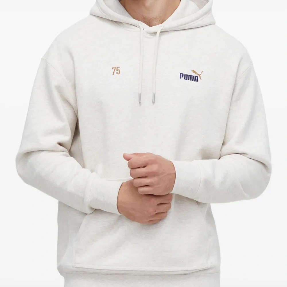 Толстовка с капюшоном и вышивкой