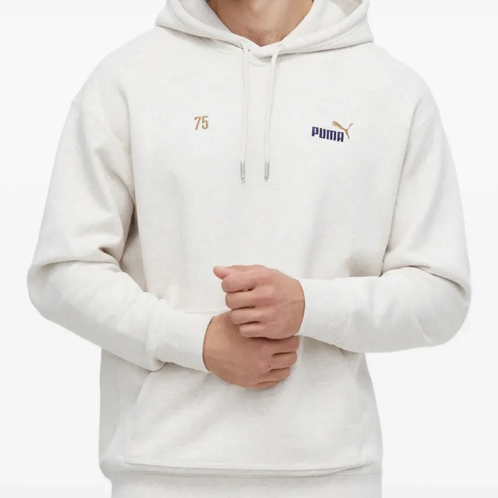 Толстовка с капюшоном и вышивкой