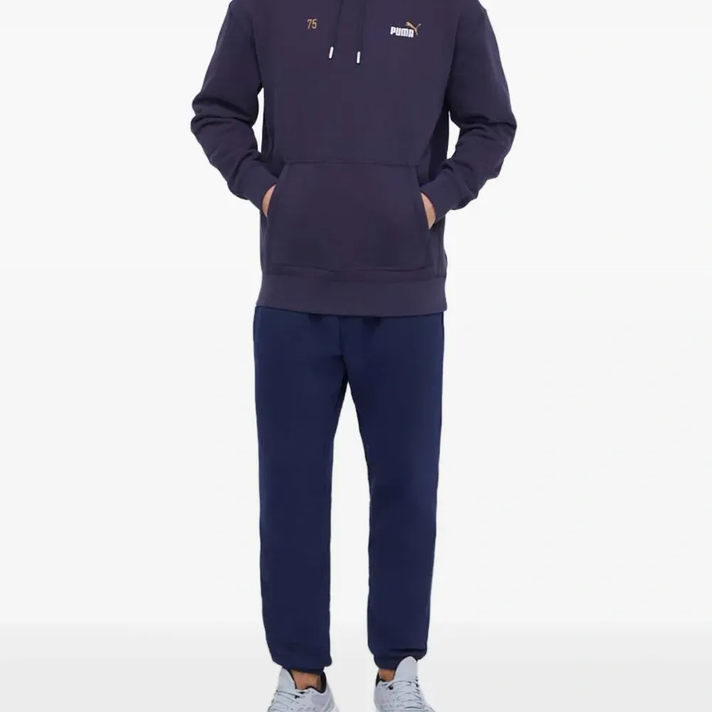 Худи с вышитым логотипом