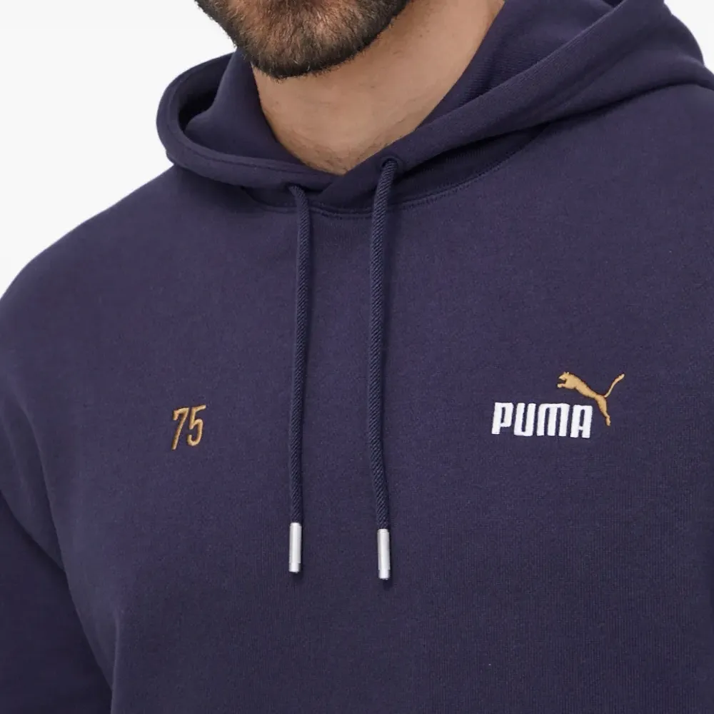 Худи с вышитым логотипом