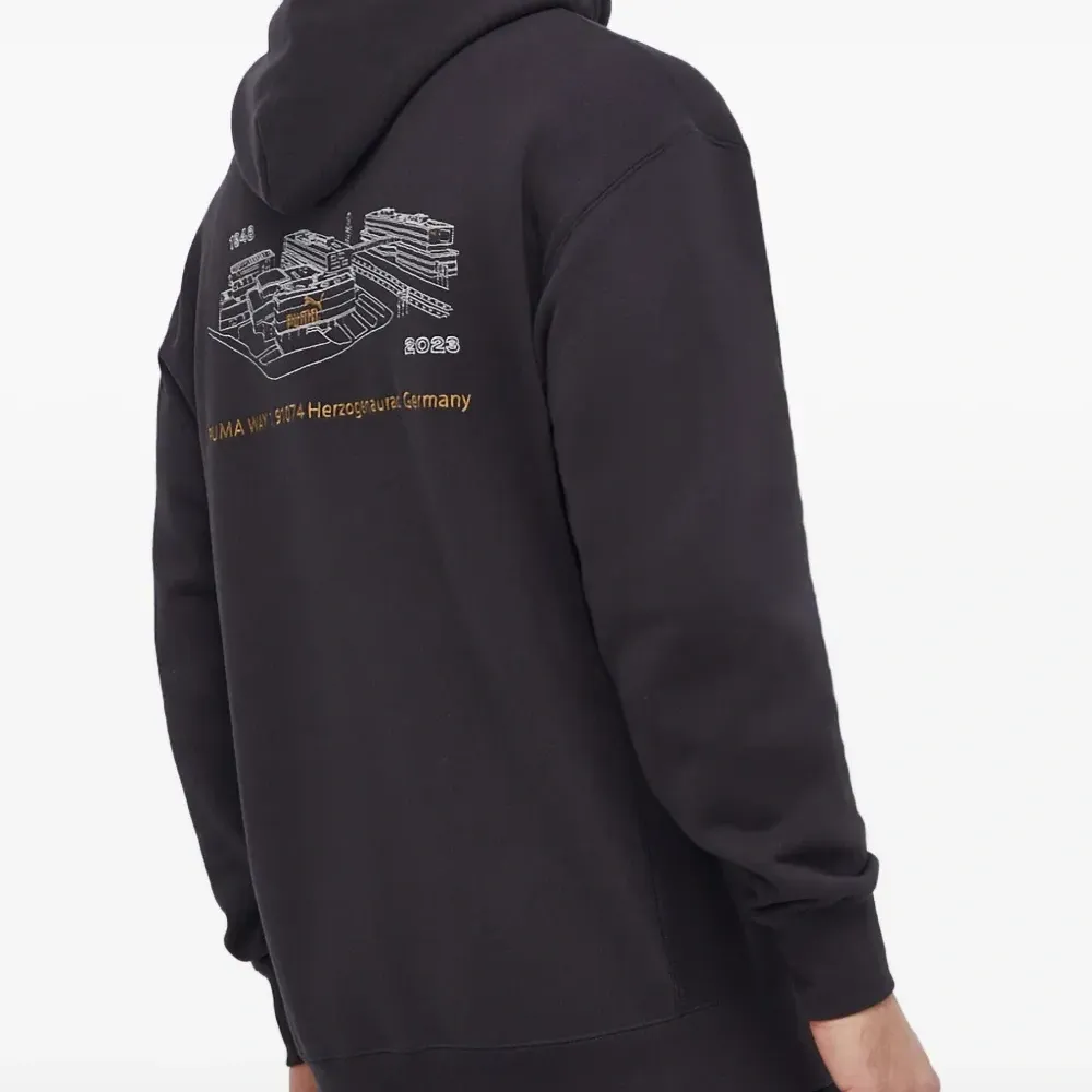 Худи с вышитым логотипом