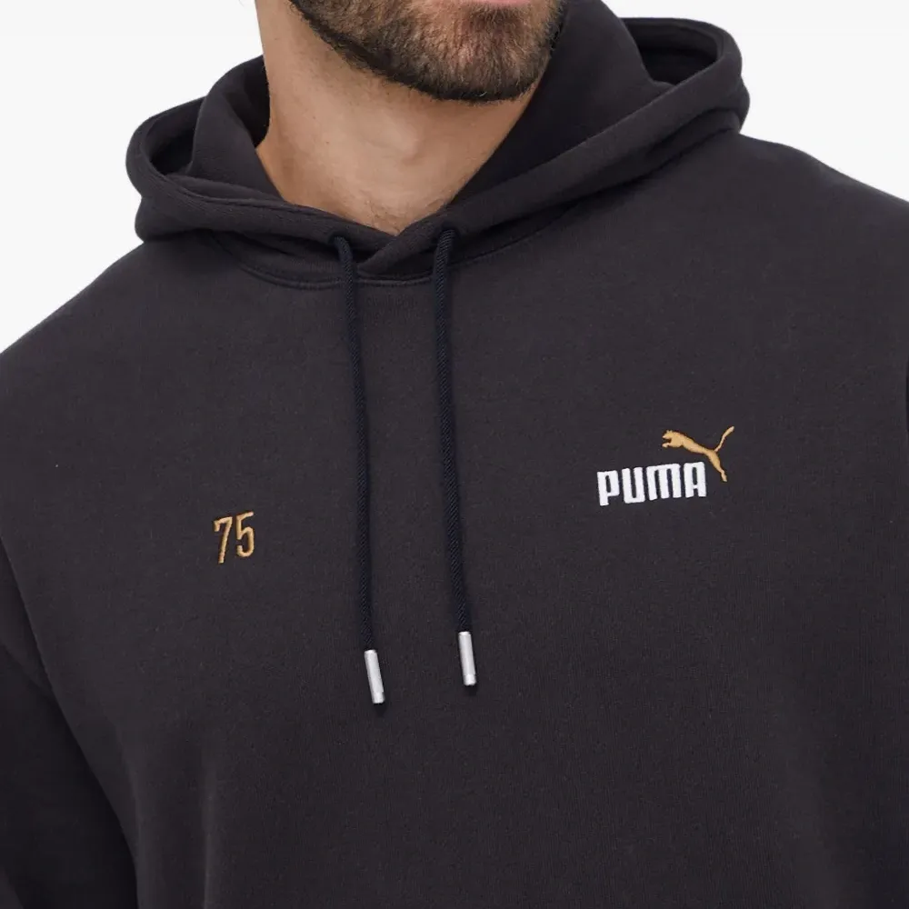 Худи с вышитым логотипом