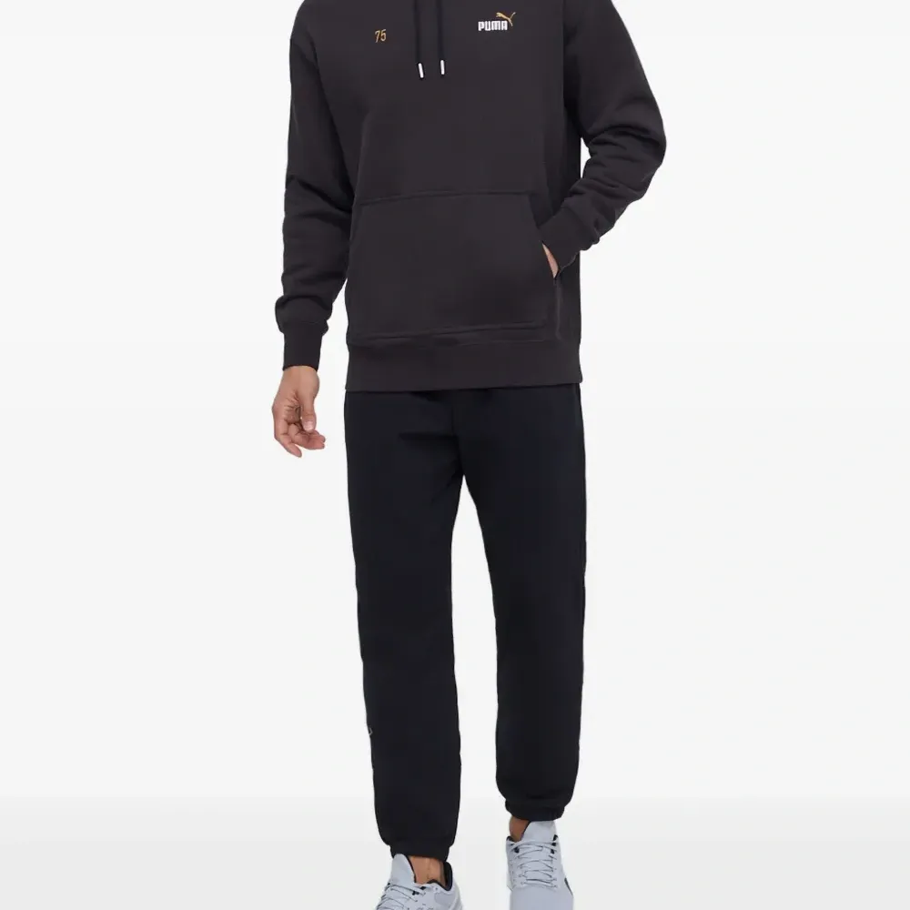 Худи с вышитым логотипом