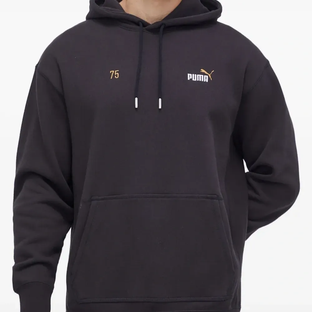 Худи с вышитым логотипом