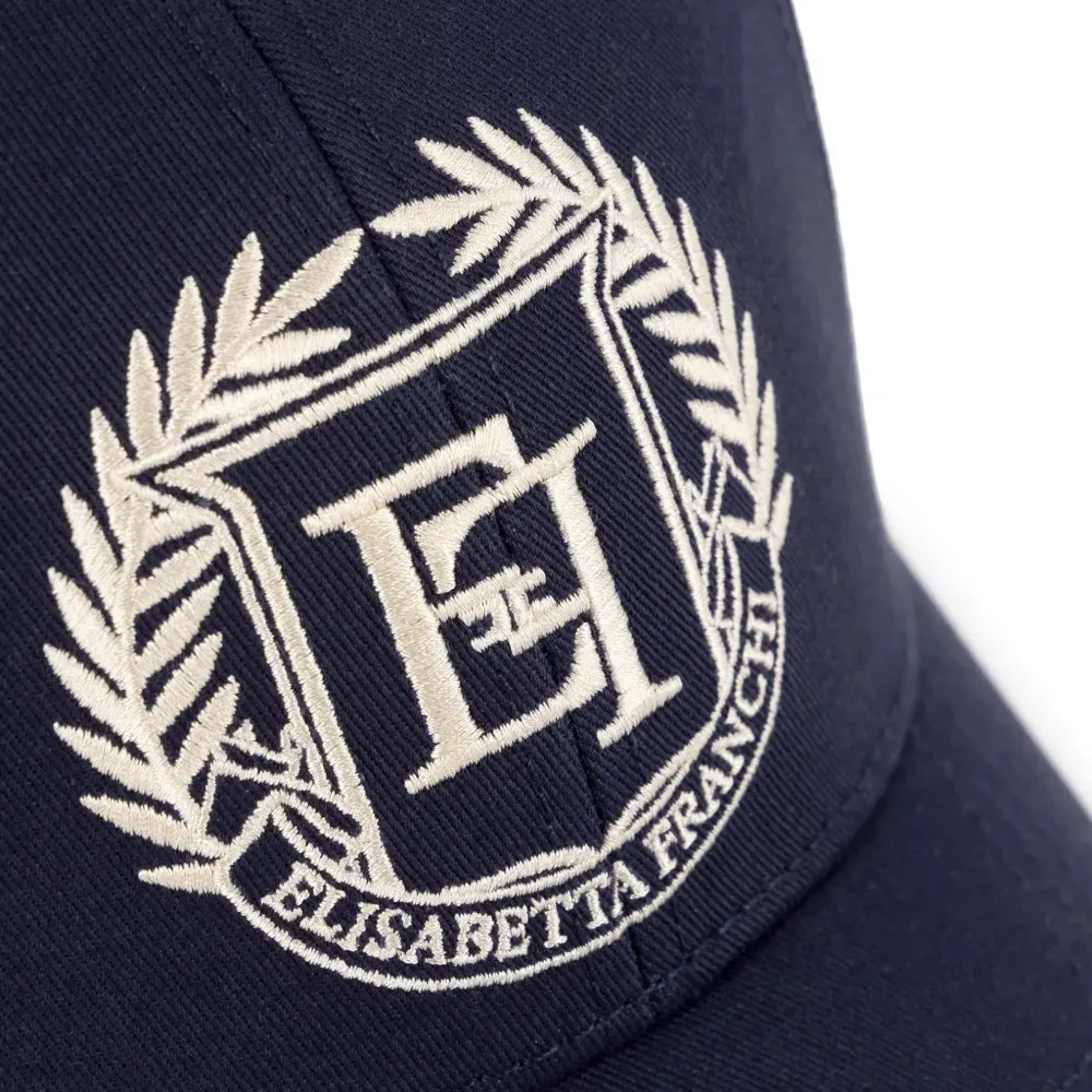 Бейсболка с вышитым логотипом Бейсболка с вышитым логотипом