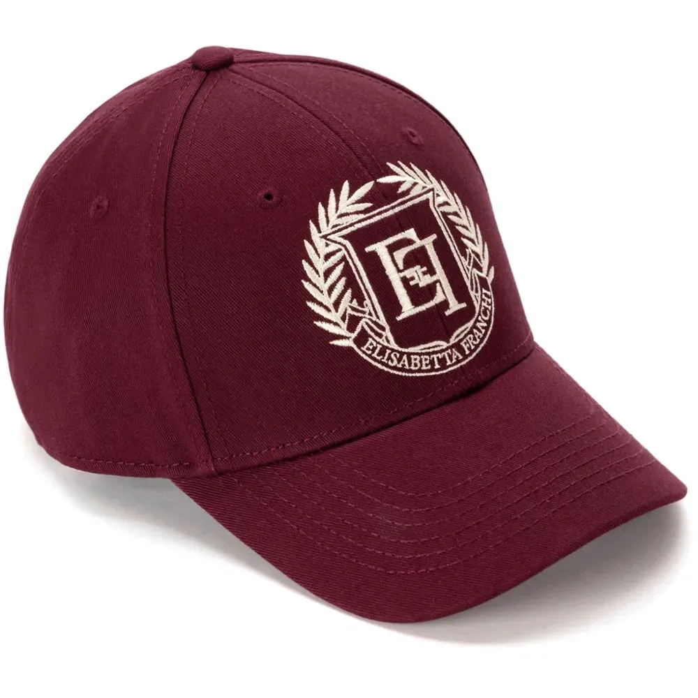 Бейсболка с вышитым логотипом