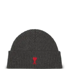 Шерстяная шапка бини с вышитым логотипом