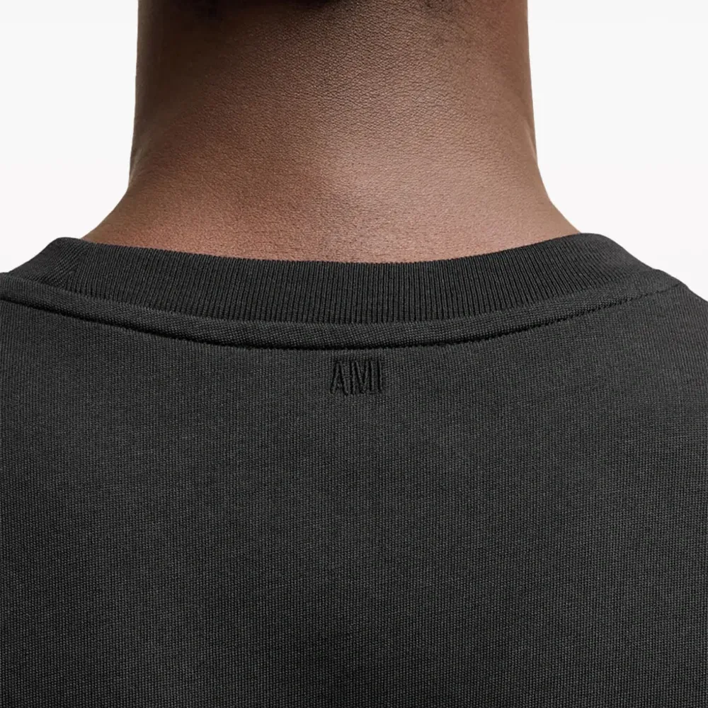 Футболка с вышитым логотипом