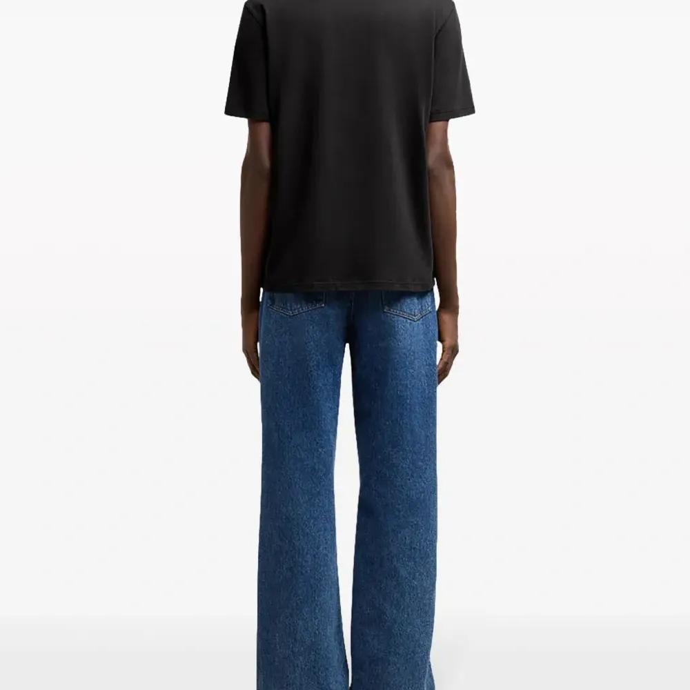 Футболка с вышитым логотипом