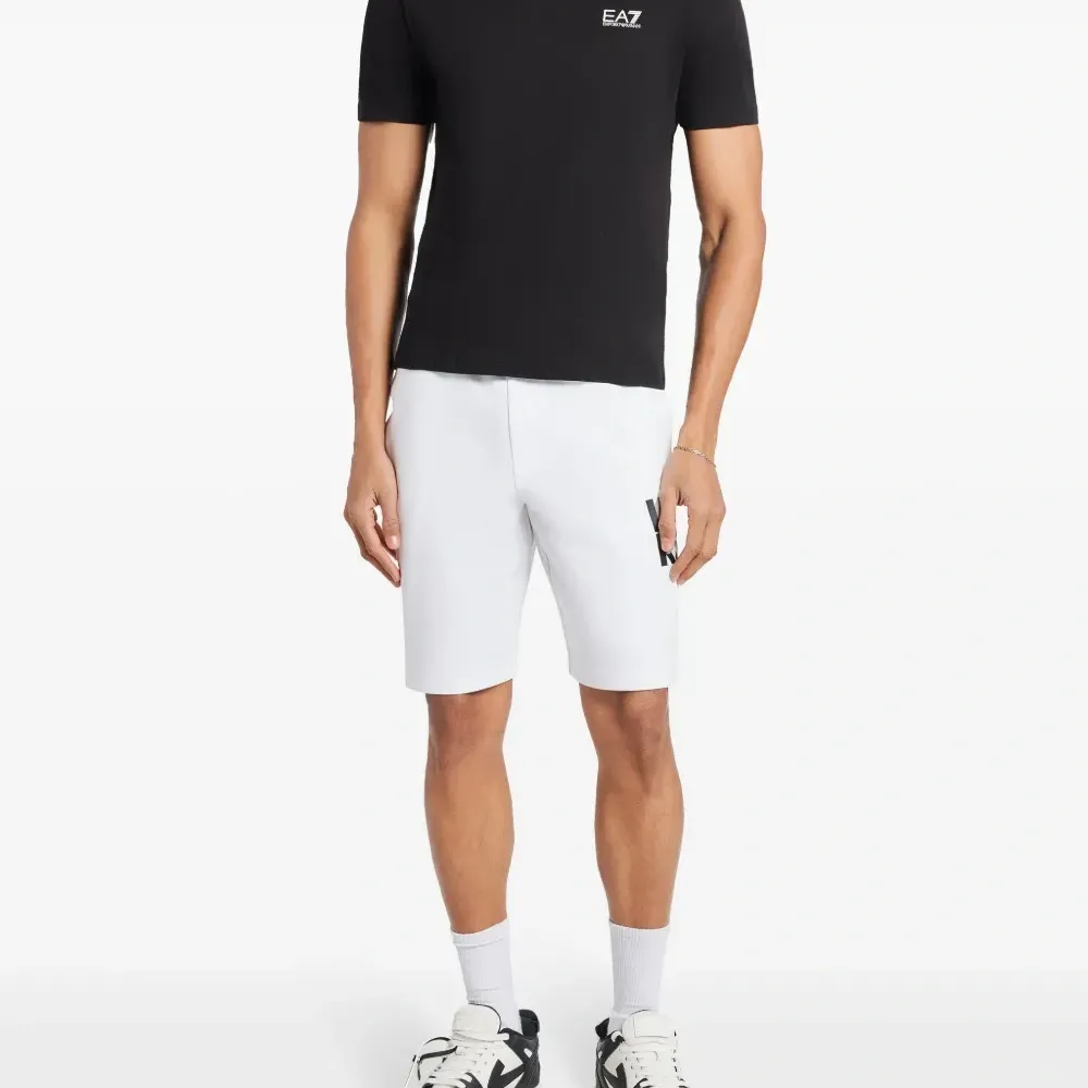 Футболка с круглым вырезом