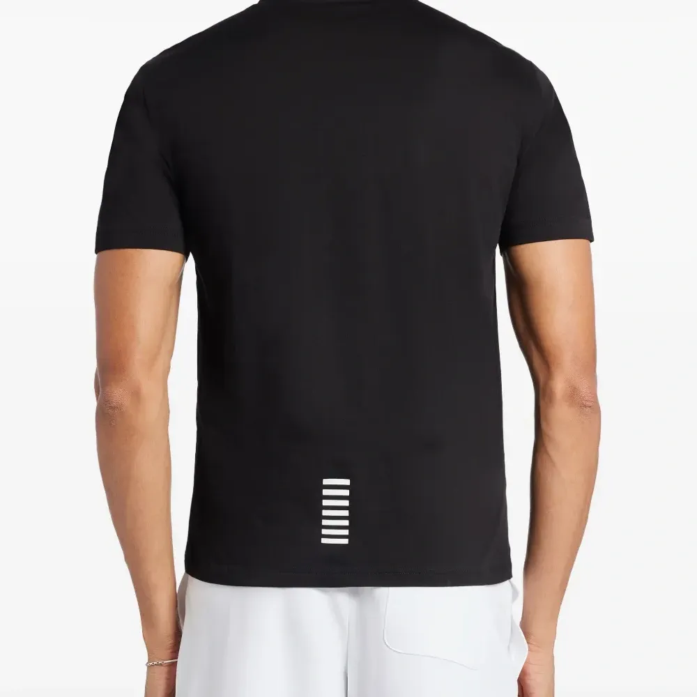 Футболка с круглым вырезом