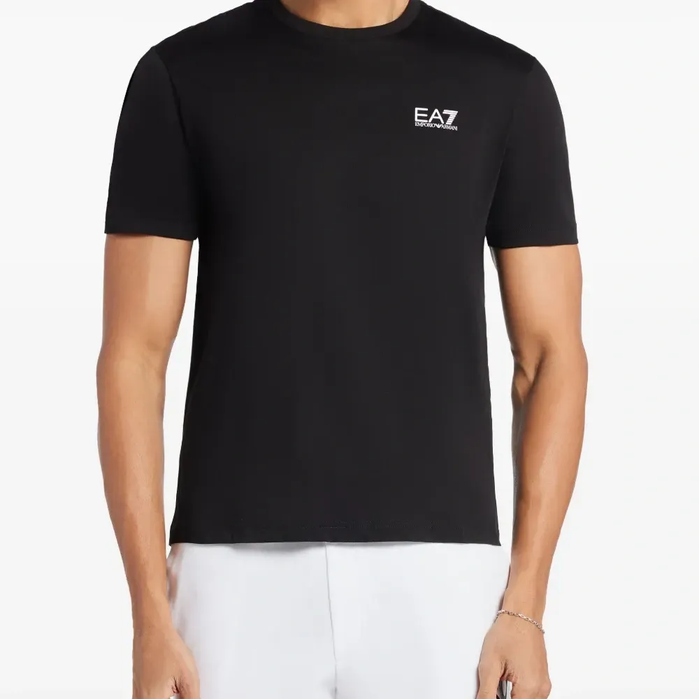 Футболка с круглым вырезом